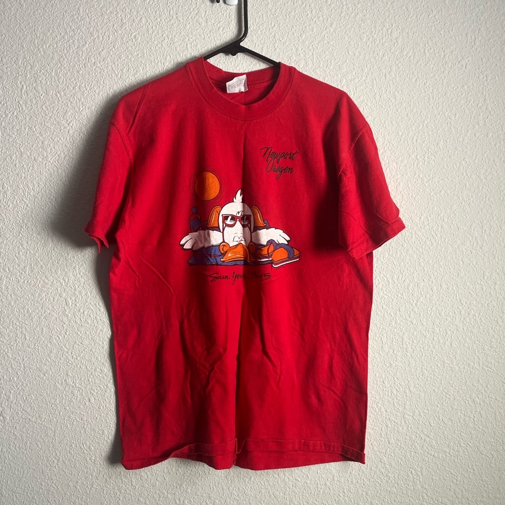 Newport Oregon “ Sun Your Buns” Red Graphic T-Shirt Size Xl